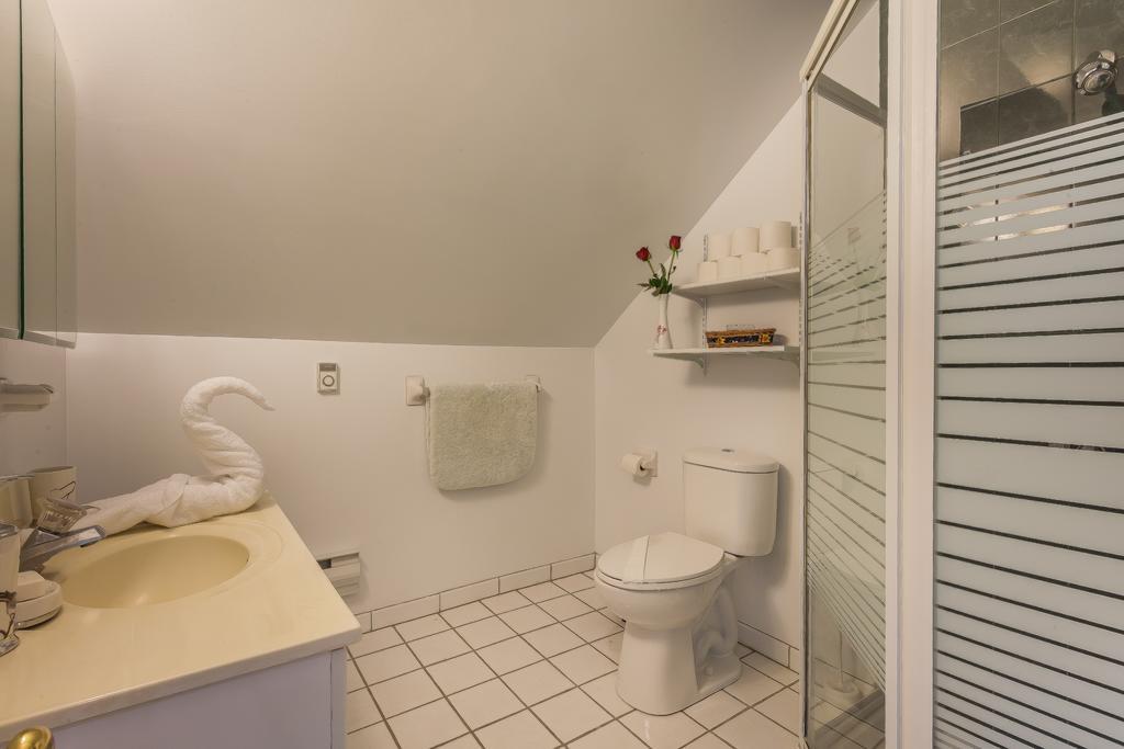 טורונטו Rose Garden Bed And Breakfast מראה חיצוני תמונה