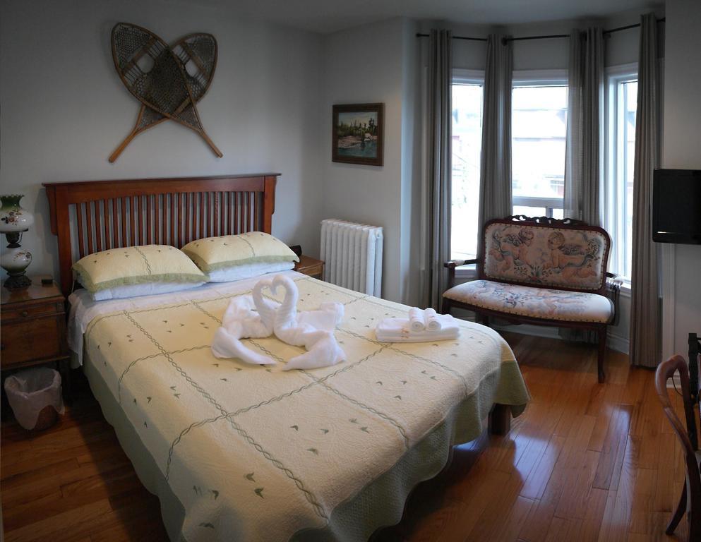 טורונטו Rose Garden Bed And Breakfast מראה חיצוני תמונה