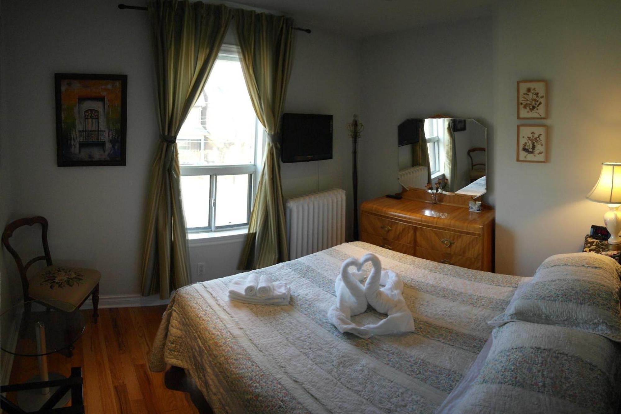 טורונטו Rose Garden Bed And Breakfast מראה חיצוני תמונה